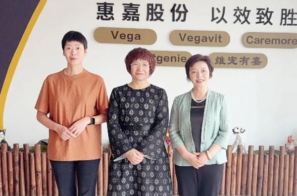 咸宁市政协副主席竺鸰莅临777豪利官网调查领导